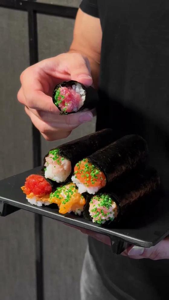 6-Set at ROL Hand Roll Bar